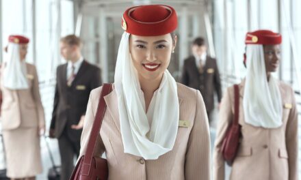 Η Emirates προσλαμβάνει στην Ελλάδα – Open Days σε Αθήνα και Θεσσαλονίκη για αεροσυνοδούς