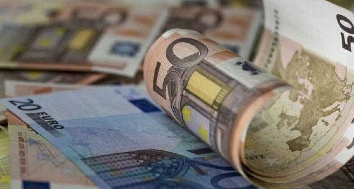 Τα επτά μέτρα στήριξης με εφαρμογή από τέλη Ιουνίου – Από τα 150 ευρώ για κάθε παιδί έως τις 72 δόσεις