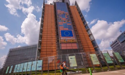 Θα απαντήσουμε «αποφασιστικά» εάν ο Τραμπ υλοποιήσει τις απειλές του για την επιβολή δασμών