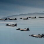 Τα F-35 αλλάζουν τις δυνατότητες της ελληνικής αεράμυνας – «Όταν πετάμε το ίδιο αεροσκάφος, είμαστε μία ομάδα»