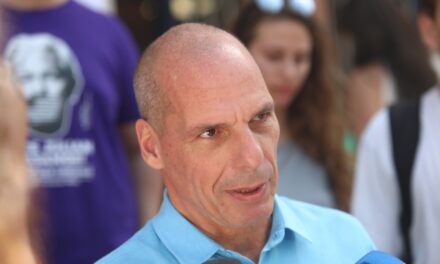 Διμέτωπη επίθεση σε Μητσοτάκη, Τσίπρα – «Μπορούν να συγκυβερνήσουν… η χώρα δεν είναι βιώσιμη»