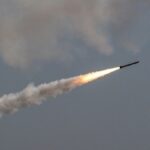 ΗΠΑ και Ιράν ανακοινώνουν στρατιωτικά πλήγματα και ο Τραμπ ζητά αυστηρότερους όρους για εκεχειρία