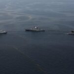 Εκτόξευσε προειδοποιητικούς πυραύλους και drones εναντίον αμερικανικών πολεμικών πλοίων στον Κόλπο του Ομάν