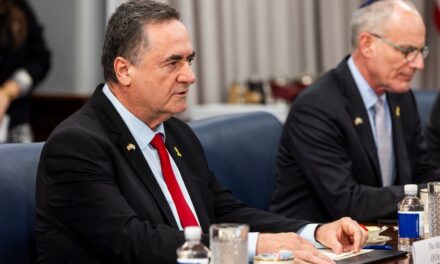Αξιωματούχοι ασφαλείας «αδειάζουν» τον υπουργό Άμυνας μετά την απειλή για πλήγμα στη Βηρυτό εάν η Χεζμπολάχ επιτεθεί