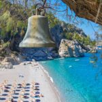 Σμαραγδένια νερά και παραλίες «καρτ-ποστάλ»