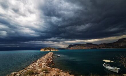 Καιρός: Πού αναμένονται σήμερα βροχές και καταιγίδες