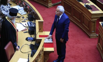 Βουλή: Ορκίστηκε βουλευτής ο Κ. Κόλλιας