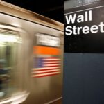 Ο Nasdaq έχασε πάνω από 4% καθώς κατέρρευσαν οι μετοχές ημιαγωγών