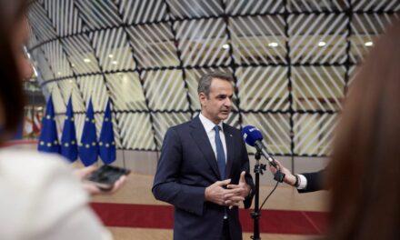 Στις Βρυξέλλες για τη Σύνοδο του Ευρωπαϊκού Συμβουλίου – Στο επίκεντρο προϋπολογισμός, άμυνα και ανταγωνιστικότητα, οι ελληνικές θέσεις