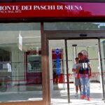 Η Intesa προσφέρει 30,6 δισ. ευρώ για τη Monte dei Paschi