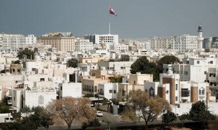 Το σουλτανάτο που θεωρήθηκε πολύ κοντά στο Ιράν και προκάλεσε την οργή του Τραμπ
