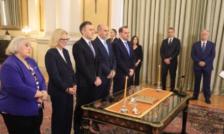 Ορκίστηκαν τα νέα μέλη της κυβέρνησης