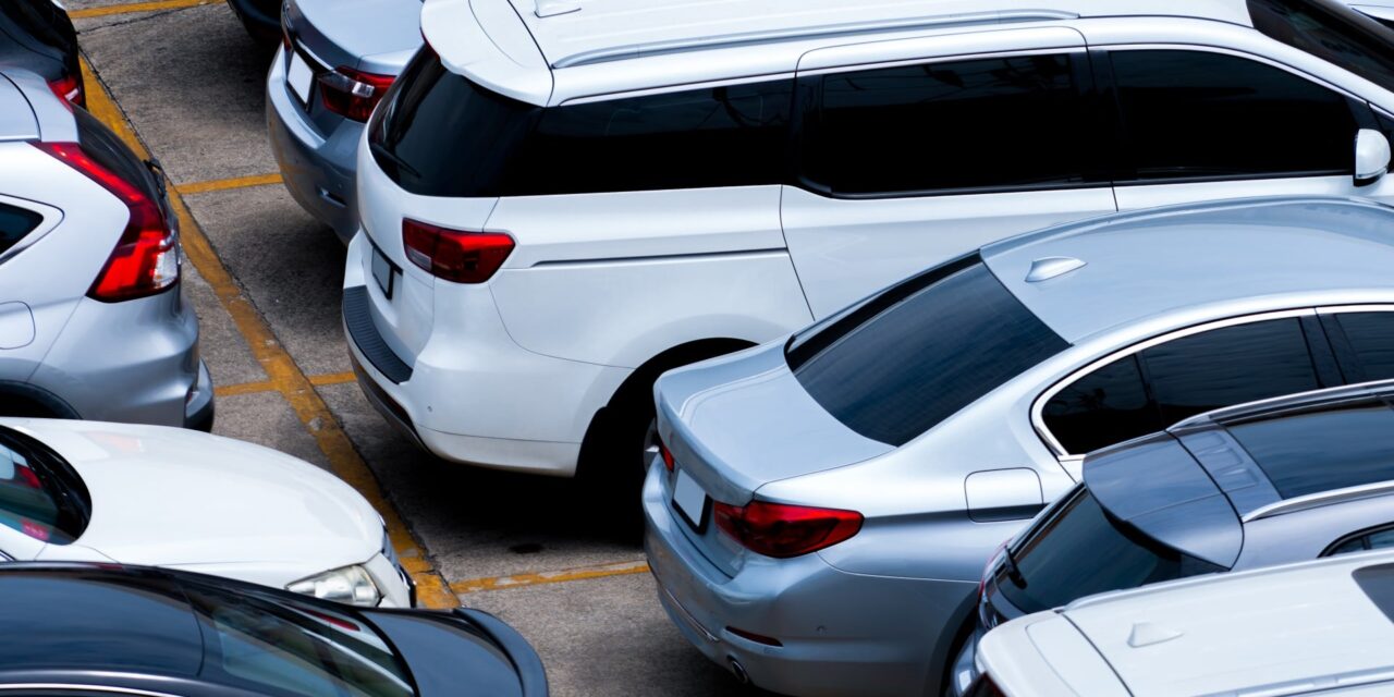 Τα SUV «τρώνε» τον χώρο στάθμευσης – Έως και 14% λιγότερες θέσεις πάρκινγκ μέχρι το 2040