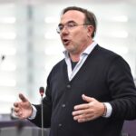 Παραιτείται από γραμματέας και αποχωρεί από τον «Κόσμο» ο Πέτρος Κόκκαλης
