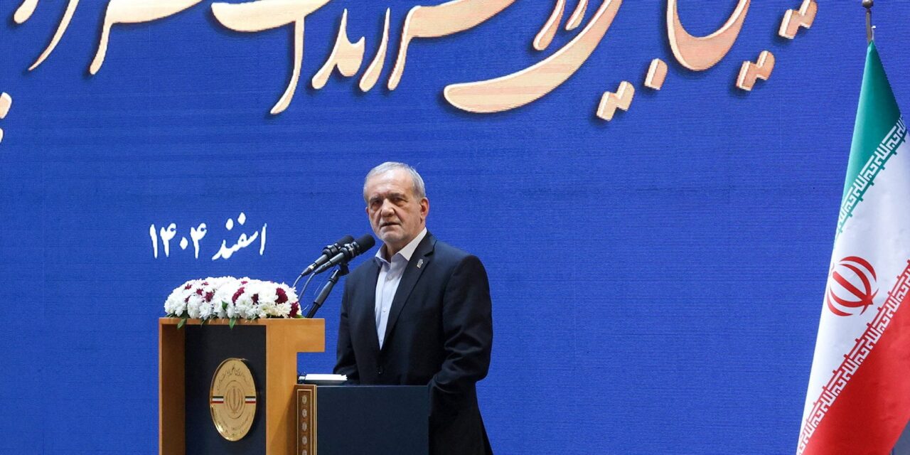 Iran International: Ο Πεζεσκιάν φέρεται να υπέβαλε την παραίτησή του στον Χαμενεϊ