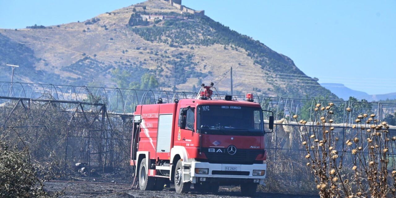 Υπό μερικό έλεγχο οι πυρκαγιές σε αγροτοδασικές εκτάσεις στην Κορινθία