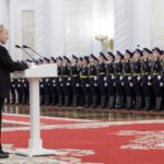 Το ΝΑΤΟ προετοιμάζεται για πόλεμο εναντίον της Ρωσίας, λέει ο Πούτιν