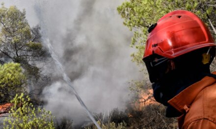 Φωτιά τώρα στην Κυρά Βρύση Κορινθίας