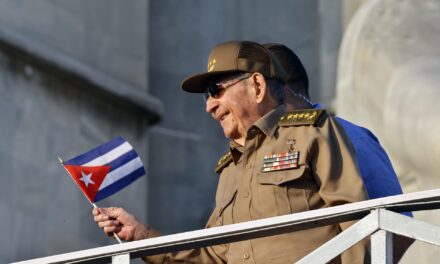 Ο καταζητούμενος από τις ΗΠΑ Ραούλ Κάστρο γιορτάζει τα 95α γενέθλιά του