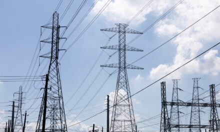 Ο καύσωνας εκτινάσσει τις τιμές ρεύματος στα υψηλότερα επίπεδα από την ενεργειακή κρίση