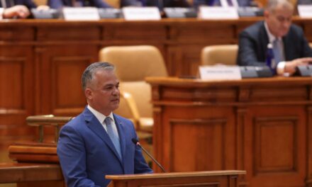 Το κοινοβούλιο απέρριψε τον φιλελεύθερο Φλορίν Βεστέα για τη θέση του πρωθυπουργού
