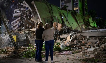 «Προτεραιότητα είναι να σωθούν ζωές» – Διεθνείς ομάδες διάσωσης καταφθάνουν στο Καράκας