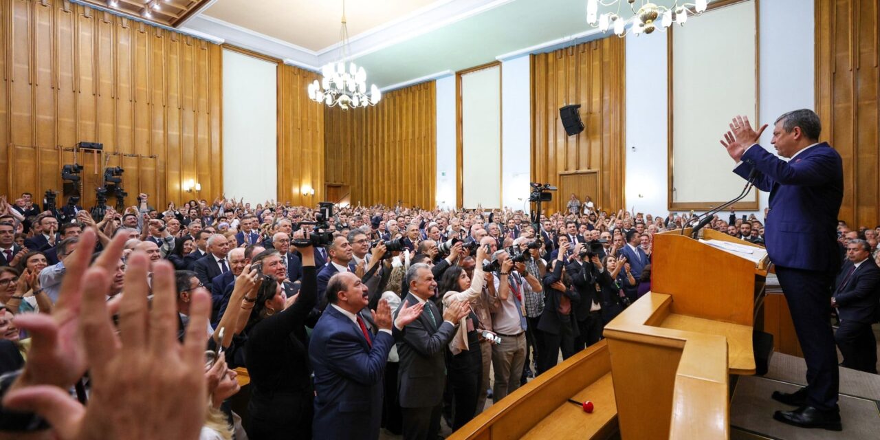 Τουρκία: Ο Οζέλ καταγγέλλει σχέδιο εξουδετέρωσης του CHP