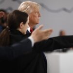 Προκλητικός ο ηττημένος Τραμπ, απειλεί με βομβαρδισμούς το Ιράν λίγο πριν την υπογραφή του μνημονίου κατανόησης