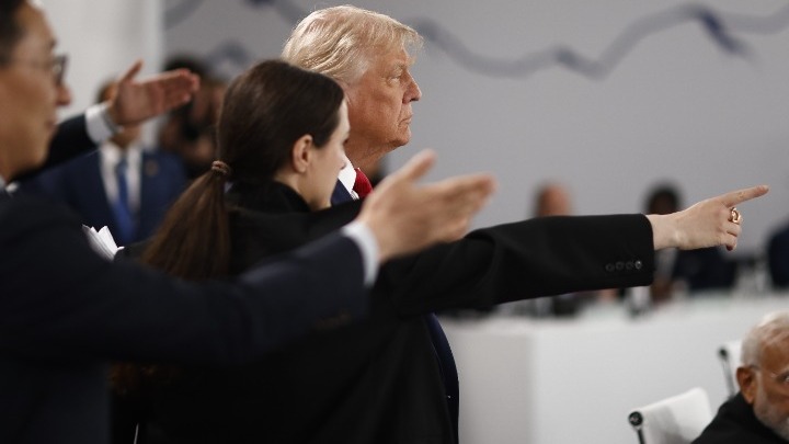 Προκλητικός ο ηττημένος Τραμπ, απειλεί με βομβαρδισμούς το Ιράν λίγο πριν την υπογραφή του μνημονίου κατανόησης