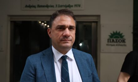 Επανέλαβε το γνωστό ψευδοαφήγημα ότι η ακρίβεια έχει μόνη αιτία τον πόλεμο στο Ιράν – Καμία αναφορά στην Τουρκία