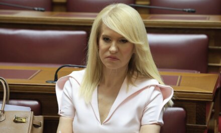 Ο Κασσελάκης νομιμοποιεί μία προφανή δεξιά απόκλιση