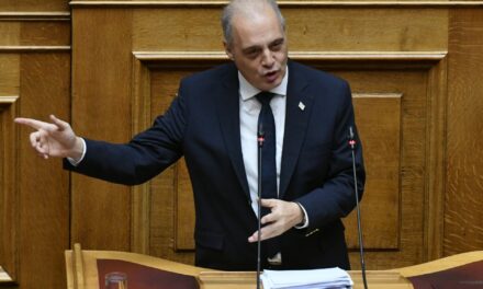 Οι 3 αδιαπραγμάτευτοι όροι της Ελληνικής Λύσης για τη Συνταγματική Αναθεώρηση