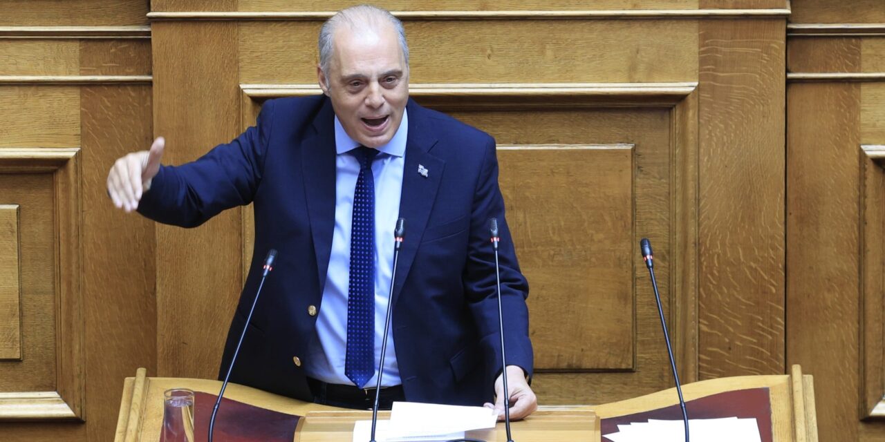 Ο πρωθυπουργός κάθε μήνα πετάει και ένα πυροτέχνημα