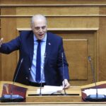 Ο πρωθυπουργός κάθε μήνα πετάει και ένα πυροτέχνημα