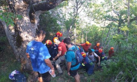Επιχείρηση για τη μεταφορά 52χρονου τραυματία περιπατητή