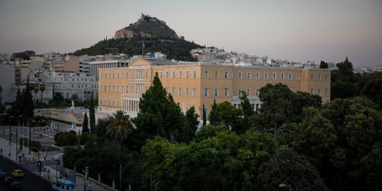 Άλλοι πληρώνουν τα χρέη κι άλλοι όχι…