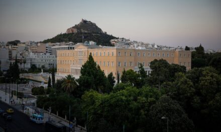 Άλλοι πληρώνουν τα χρέη κι άλλοι όχι…