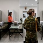 Ο Δένδιας στη Λαμία για «μασάζ» στις εθελόντριες που έμειναν 47!