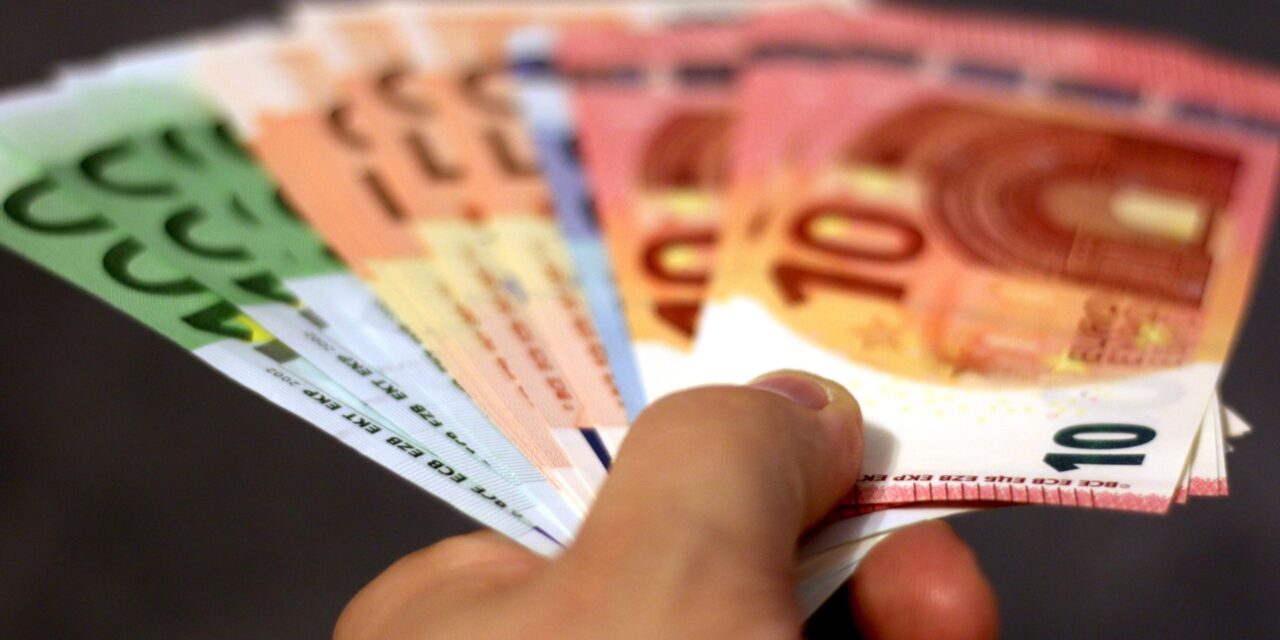 Ρύθμιση χρεών σε Εφορία και Ταμεία: Πότε ανοίγει η πλατφόρμα – Η απαραίτητη προϋπόθεση