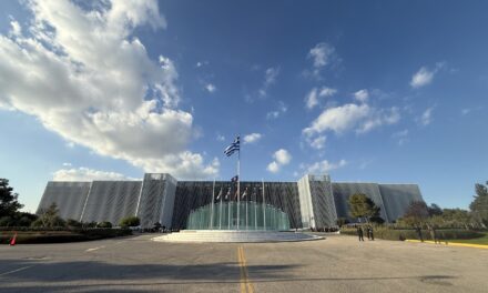 Οι «μελισσούλες» του ΥΠΕΘΑ και η μπόχα…