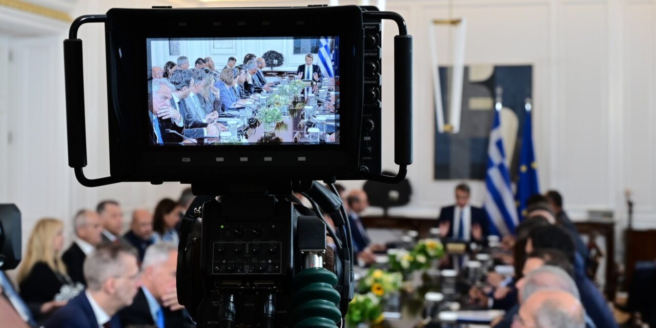 Πώς διαβάζει η κυβέρνηση τις δημοσκοπήσεις: Τα 3+1 «σκληρά» ευρήματα