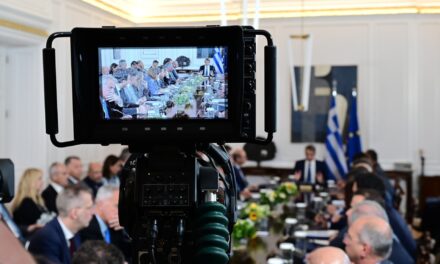 Πώς διαβάζει η κυβέρνηση τις δημοσκοπήσεις: Τα 3+1 «σκληρά» ευρήματα