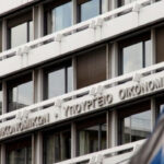 Πολυνομοσχέδιο ΥΠΕΘΟΟ: Επίδομα 300 ευρώ στο Δημόσιο, αύξηση ακατάσχετου και ρυθμίσεις για δάνεια σε ελβετικό φράγκο