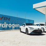 Στους ελληνικούς δρόμους τα πρώτα αυτοκίνητα υδρογόνου – Παραδόθηκαν τα δύο Toyota Mirai