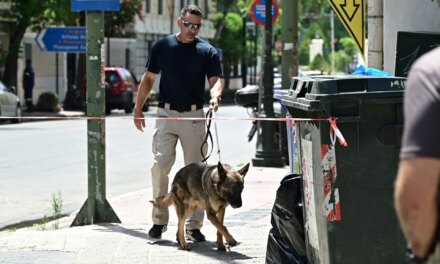 Λήξη συναγερμού στην Ακαδημίας μετά το τηλεφώνημα για βόμβα