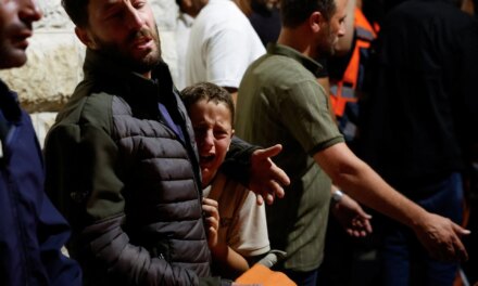 Ενταφιάστηκαν οι τέσσερις νεκροί Παλαιστίνιοι από τις συγκρούσεις με Ισραηλινούς εποίκους στο χωριό Τελ