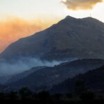Εικόνες αποκάλυψης σε Αγία Γαλήνη και Άγιο Παύλο – Πύρινες γλώσσες κατεβαίνουν από το βουνό, συγκλονιστικά βίντεο διάσωσης