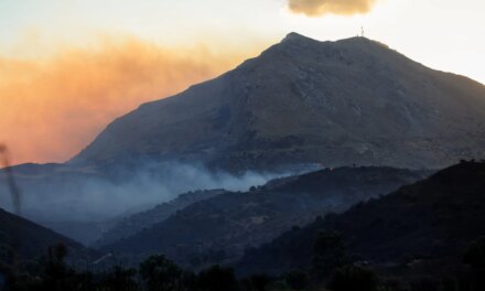 Εικόνες αποκάλυψης σε Αγία Γαλήνη και Άγιο Παύλο – Πύρινες γλώσσες κατεβαίνουν από το βουνό, συγκλονιστικά βίντεο διάσωσης