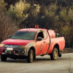 Τραυματίστηκαν δύο πυροσβέστες – Εγκλωβίστηκαν τα οχήματά τους στις φλόγες