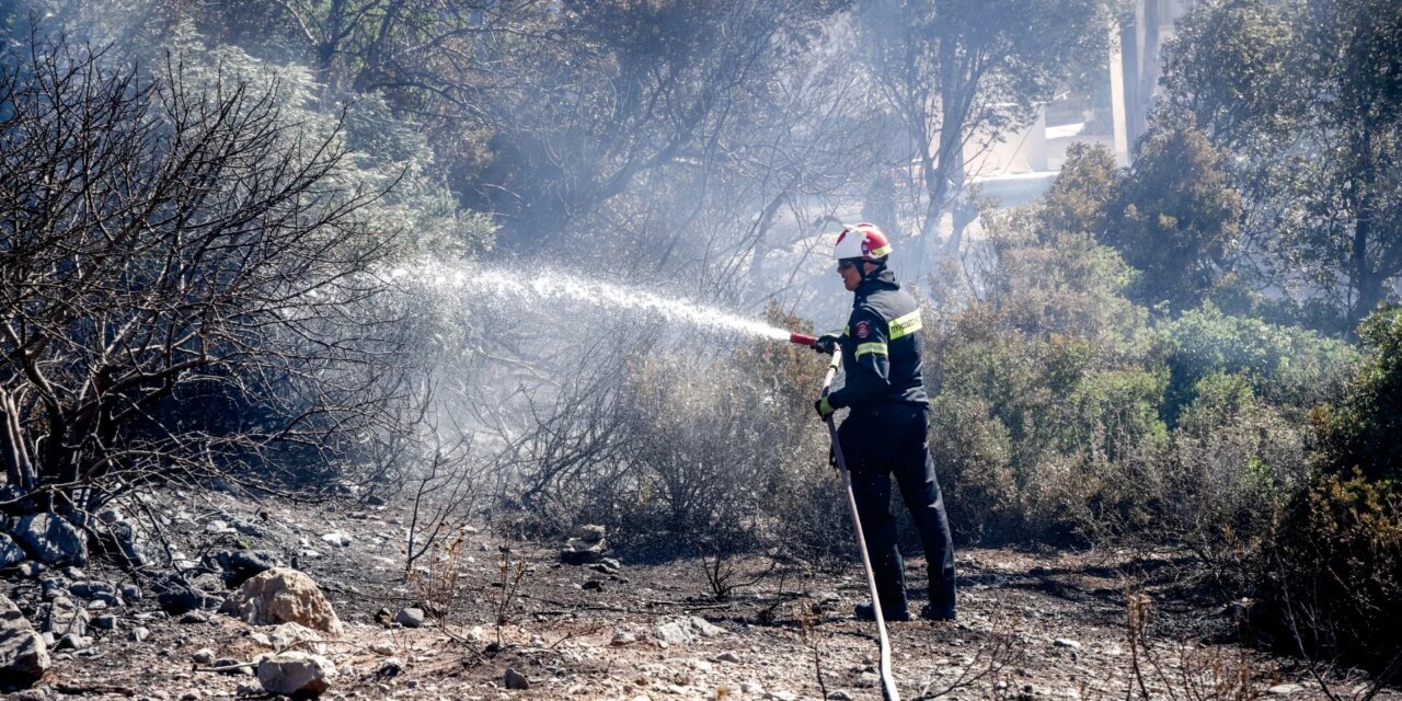Βελτιωμένη εικόνα της φωτιάς στην περιοχή Φλόκα